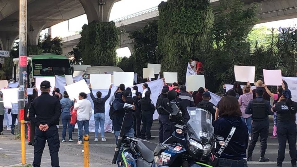 Bloquean Periférico Norte por juez que absolvió a presunto abusador de