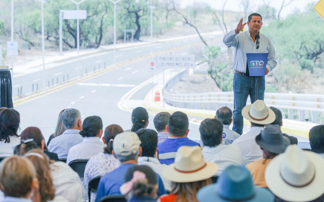 Inaugura Gobernador y presidente municipal de Guanajuato  vialidad Cervera-Las Teresas. 