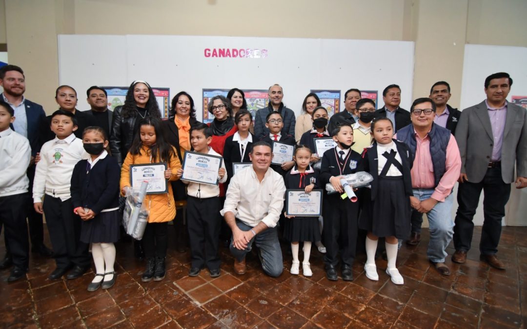 Premia Navarro a niñas y niños que ganaron el concurso de dibujo infantil del SIMAPAG