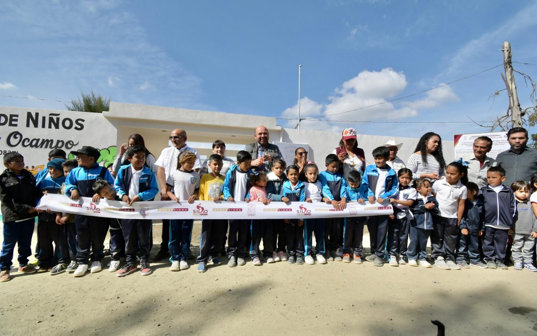 Brinda Gobierno Municipal de Silao certeza a estudiantes de Jardín de Niños con barda