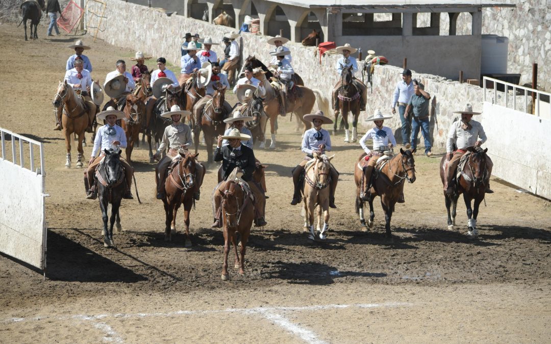 Lienzo Charro “Pancho Villa” se vistió de México en honor a los migrantes silaoenses.