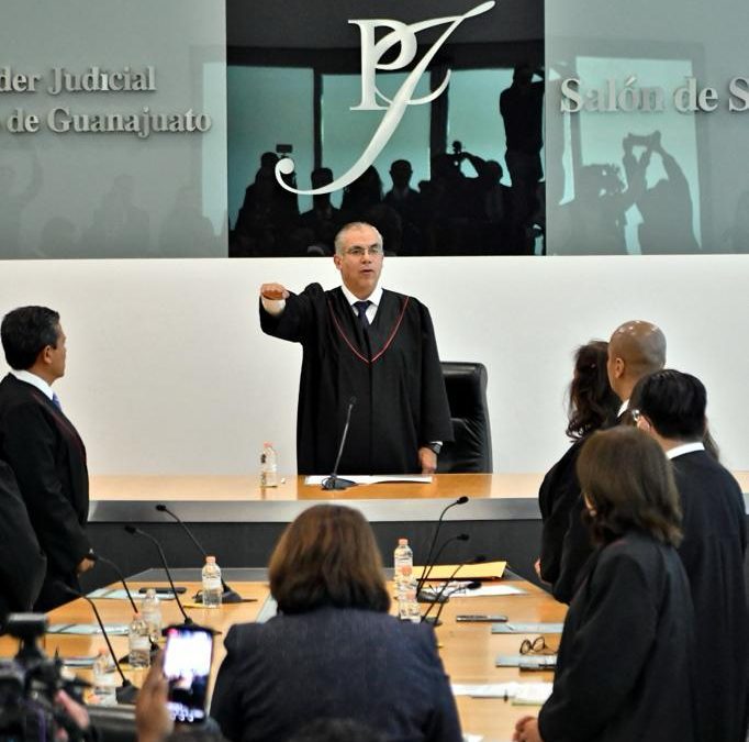 Toma protesta el Magistrado Héctor Tinajero Muñoz como Presidente del Supremo Tribunal de Justicia y del Consejo del Poder Judicial del Estado de Guanajuato. 