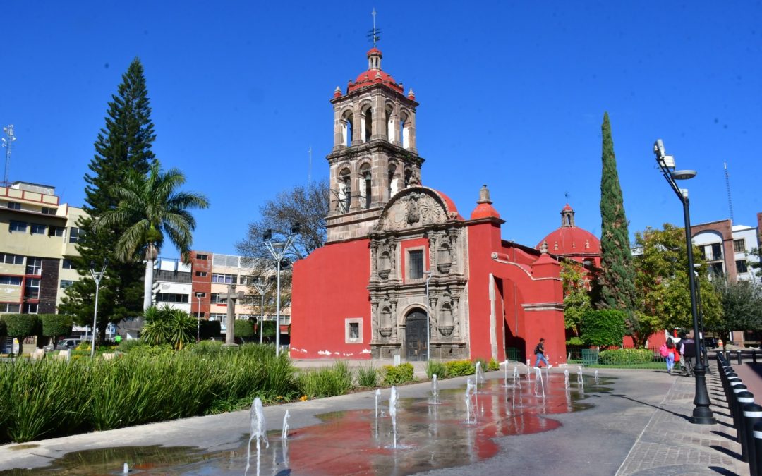 EMBELLECEN TEMPLOS ICÓNICOS EN IRAPUATO