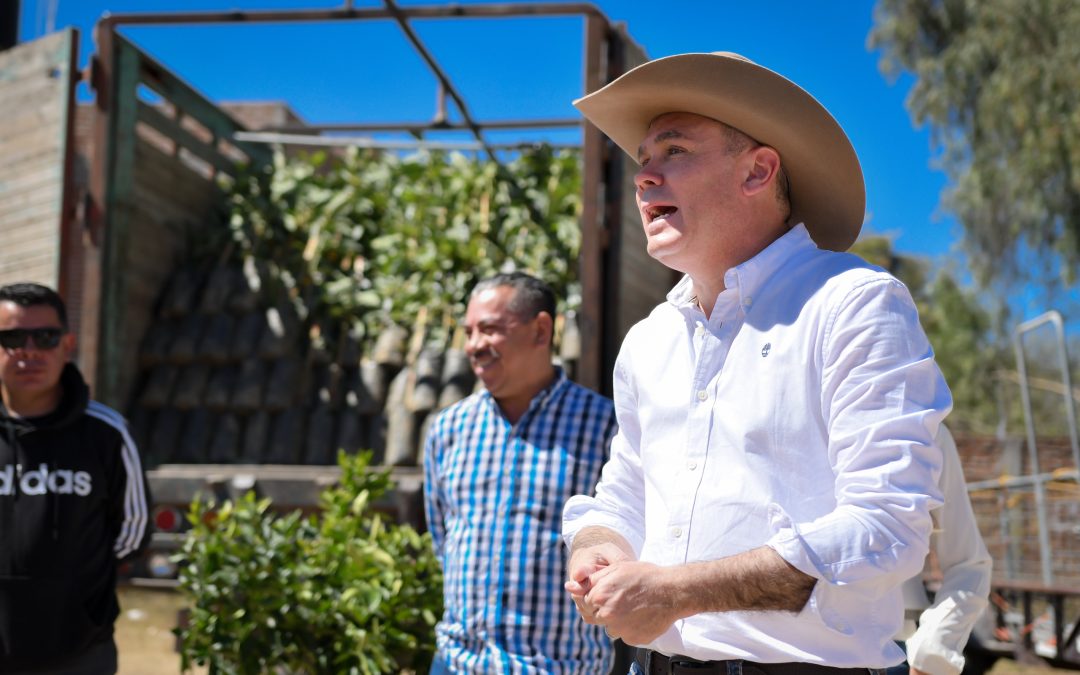 Entrega Navarro más de 3 mil 500 árboles frutales