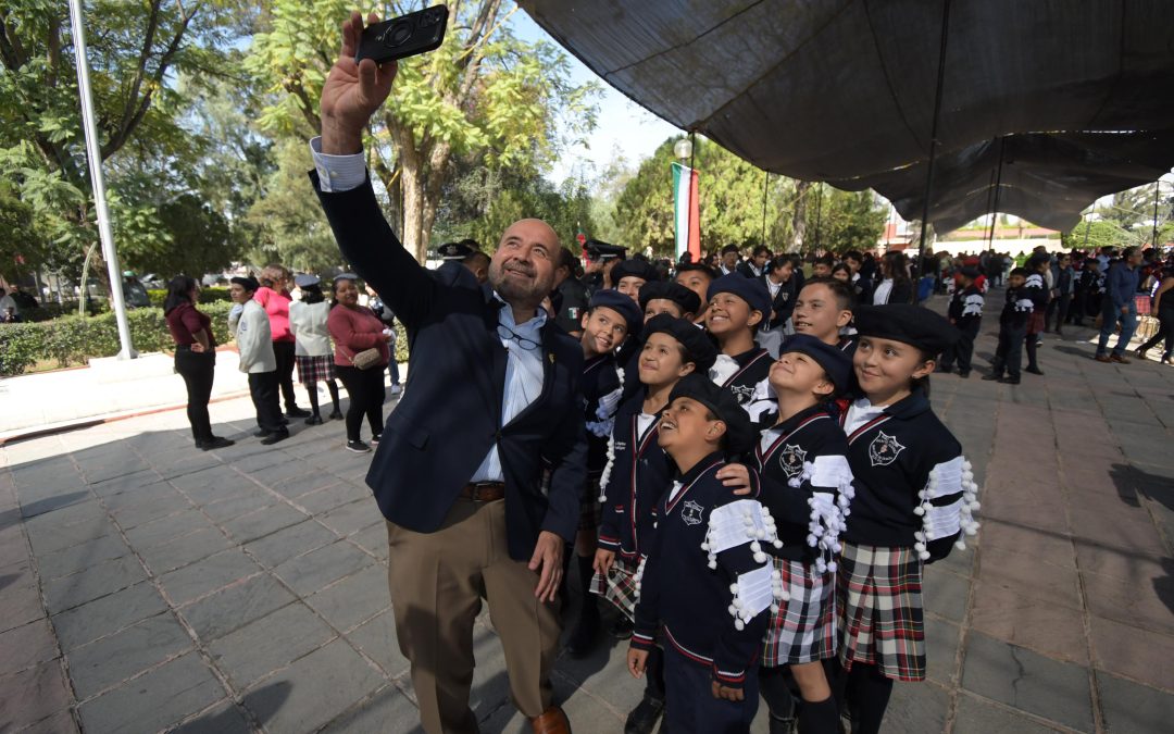 Desde Silao, honramos nuestro lábaro patrio y fomentamos los actos cívicos en escuelas con dotación de instrumentos y banderas