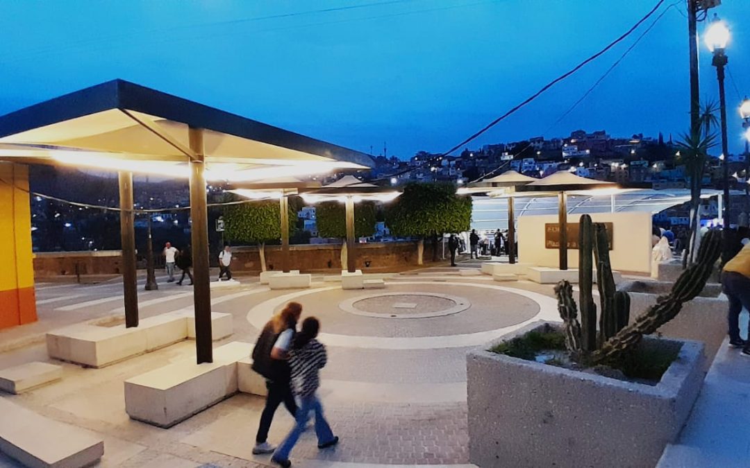 Termina construcción del mercadito en la Ex Estación del Ferrocarril; luce bien iluminado de noche