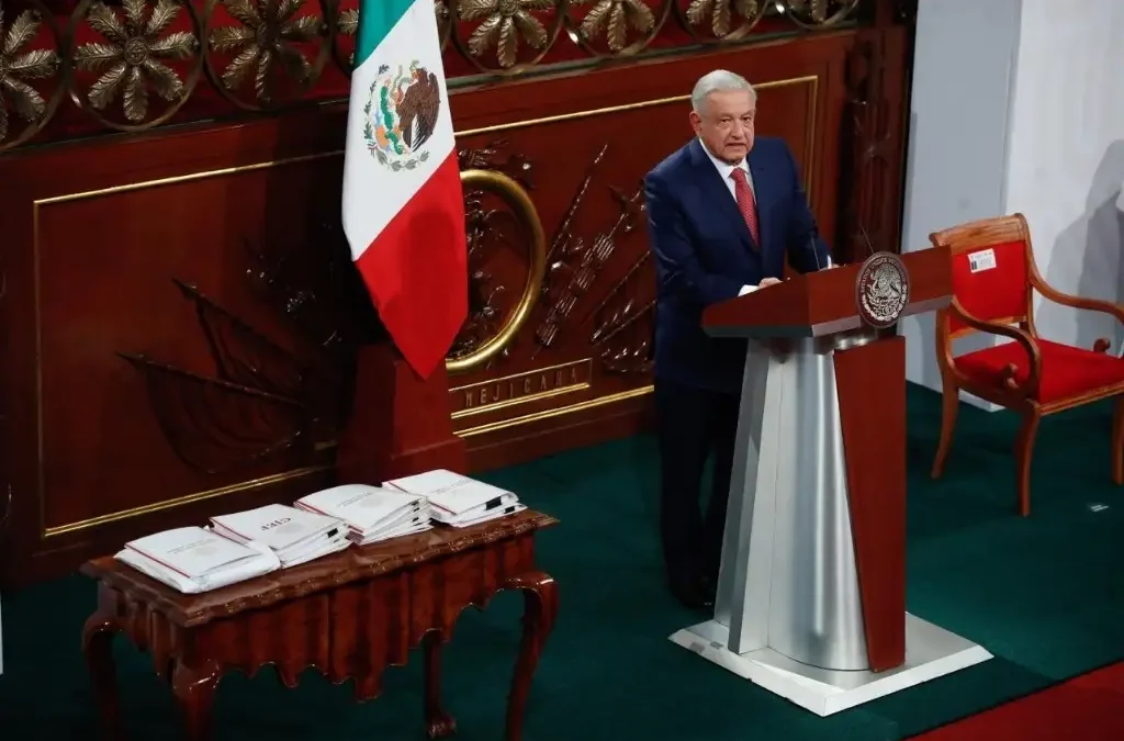 Entregan a Cámara de Diputados iniciativas enviadas por AMLO.