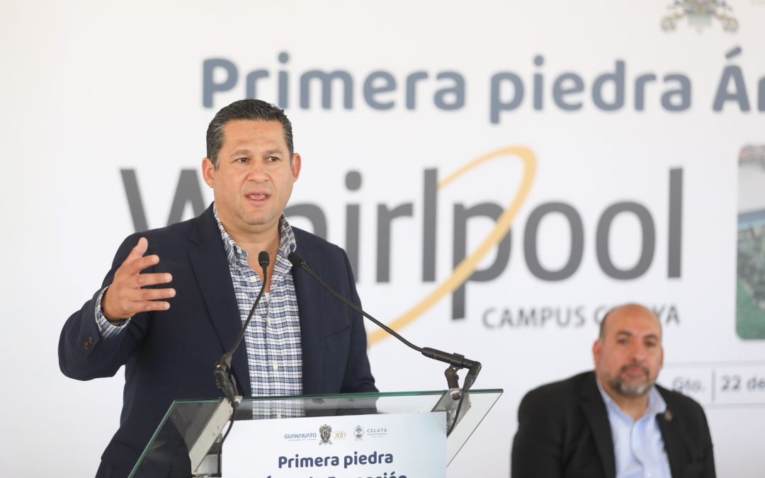 La empresa de electrodomésticos Whirlpool crecerá sus instalaciones en Celaya; hoy se colocó la primera piedra de la expansión de la planta a donde acudió el Gobernador de Guanajuato, Diego Sinhue Rodríguez Vallejo, como invitado de honor.
