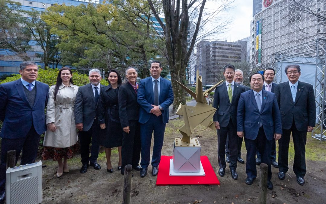 Continuando con la gira de trabajo por Japón, el Gobernador del Estado, Diego Sinhue Rodríguez Vallejo, se reunió con el Gobernador de la Prefectura de Hiroshima, Hidehiko Yuzaki, para realizar la firma de la Declaración de Amistad entre Guanajuato y esta región de Japón.