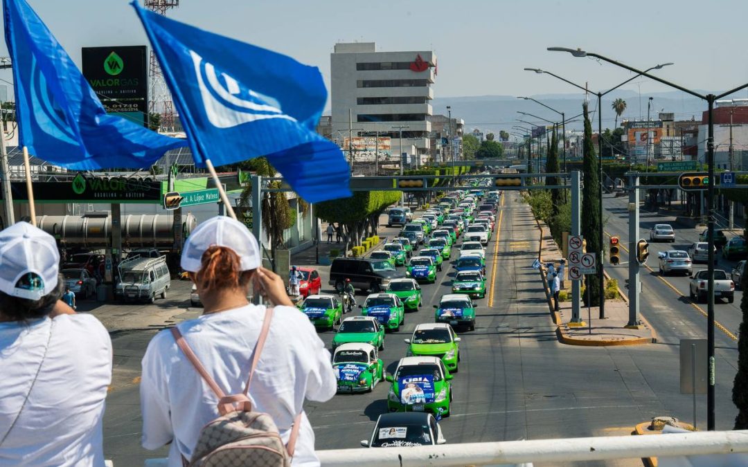 Taxistas de León demuestran su total apoyo a LIBIA