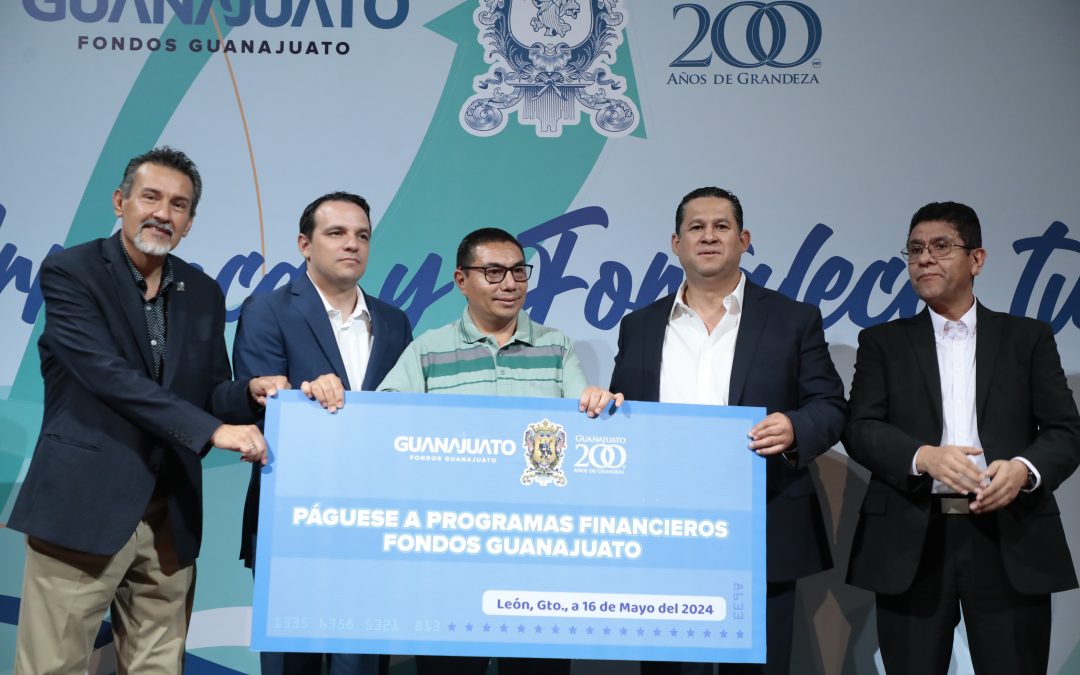 El Gobernador del Estado, Diego Sinhue Rodríguez Vallejo, encabezó la entrega de financiamientos a comerciantes como parte de los programas de Fondos Guanajuato.