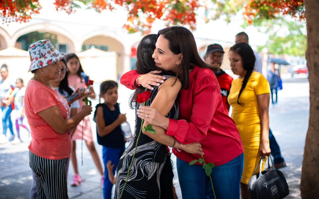 RECONOCE LORENA ALFARO EL GRAN EJEMPLO DE MAMÁS IRAPUATENSES