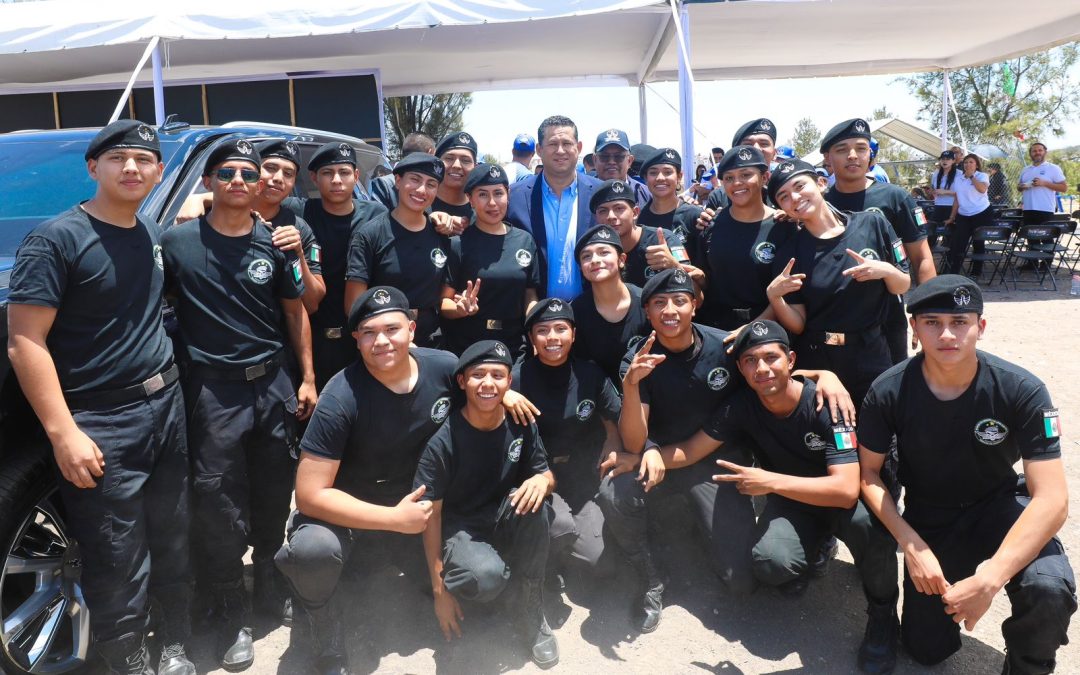 Reconoce Gobernador a alumnos del Bachillerato Bivalente Militarizado BBM 