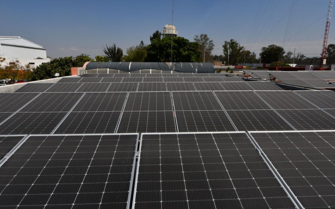 INSTALAN PANELES SOLARES EN PRESIDENCIA MUNICIPAL