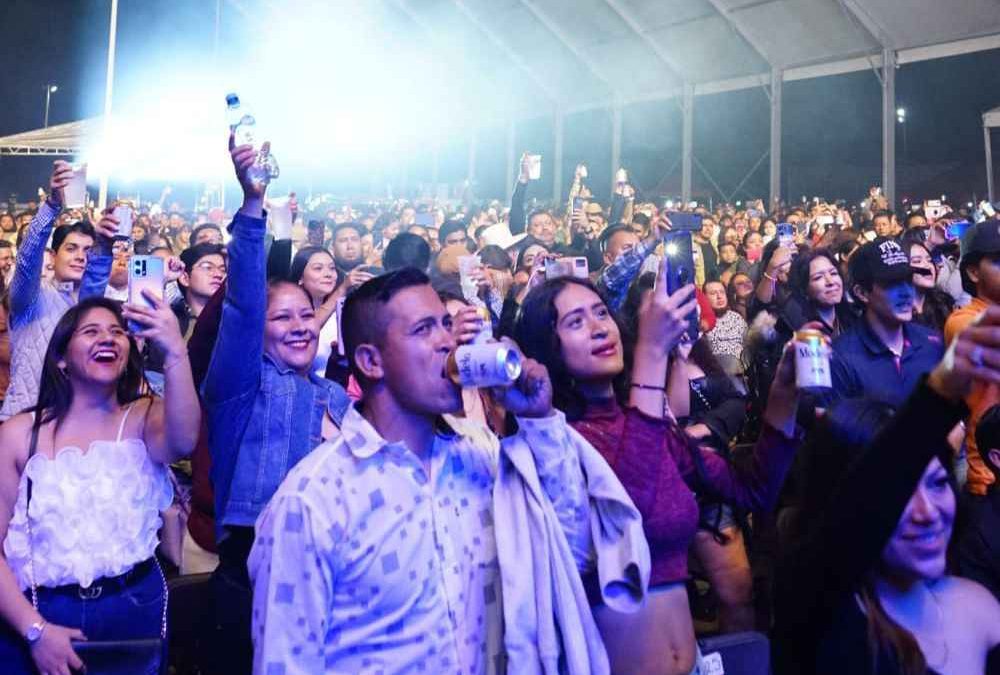 Josi Cuen y El Bebeto se presentan con éxito en el Teatro del Pueblo de la Feria Silao 2024