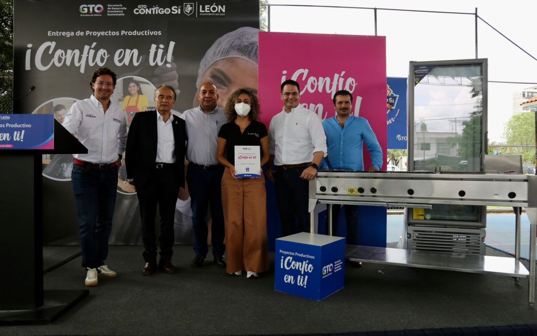 SDES fortalece la economía local con entrega de equipamiento a emprendedores