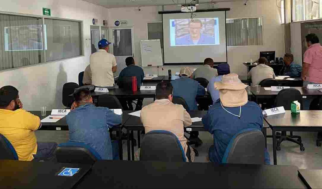 • IECA imparte curso a empleados del SAPAS.