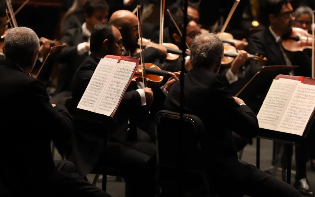  Gustavo Rivero Weber dirige una experiencia musical junto a la OSUG