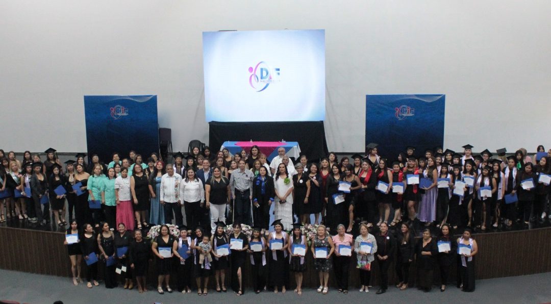 Celebran graduación enero-junio 2025 de la Casa de Oficios del DIF Municipal