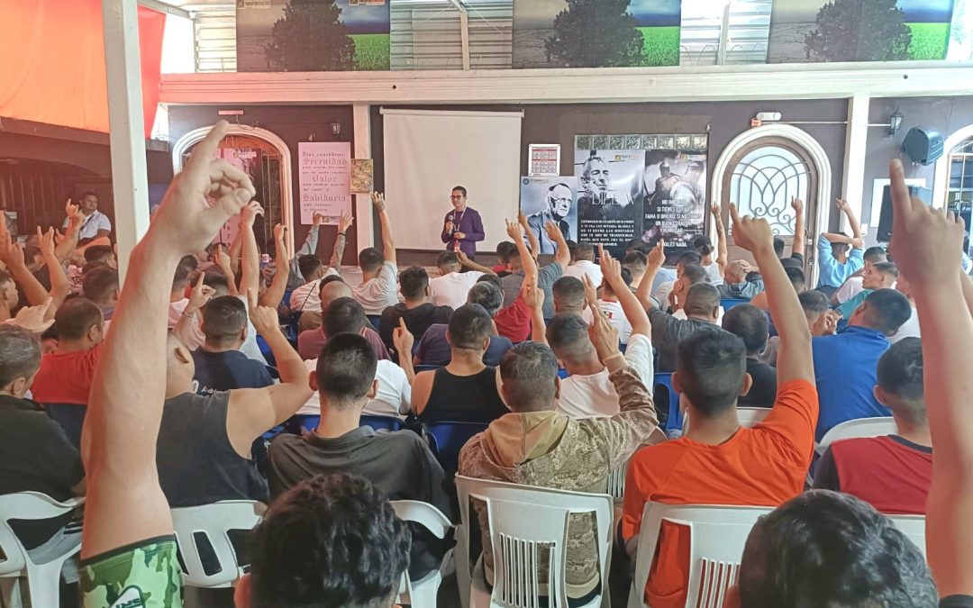 BRINDAN PLÁTICAS DE AUTOESTIMA CON INTERNOS DE CENTROS DE REHABILITACIÓN