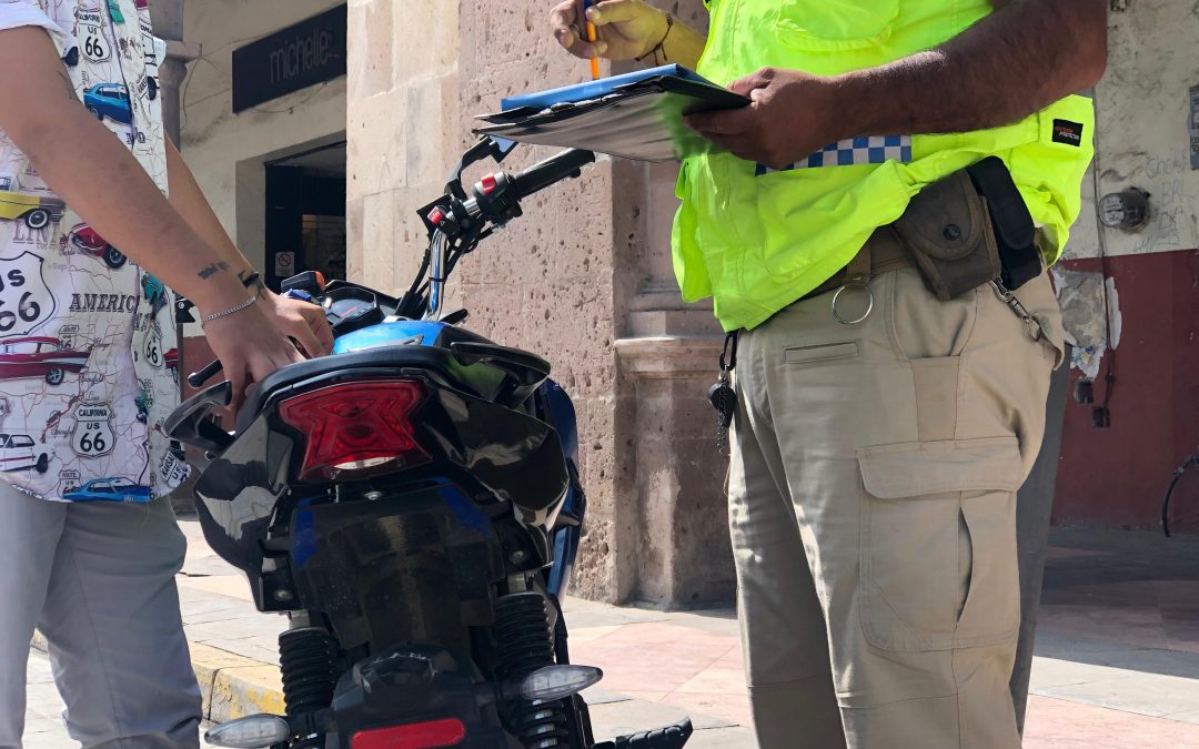 Se implementa ‘Casco Seguro’ en las inmediaciones del jardín principal; 28 infracciones este jueves durante revisión sorpresa