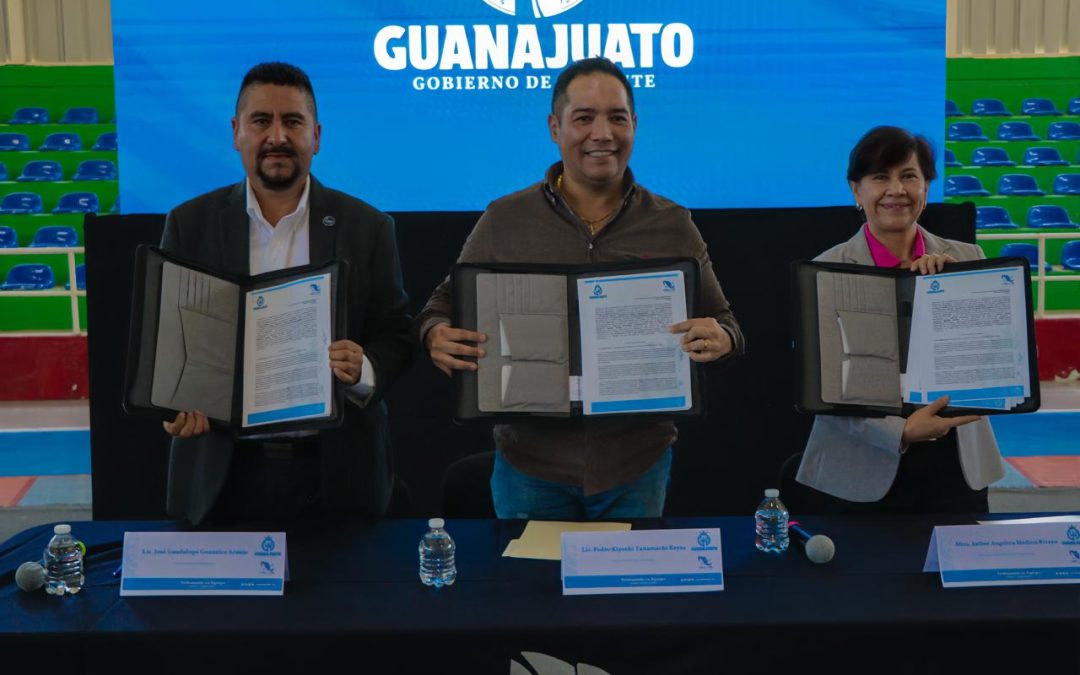 Romita y CECyTEG firman convenio para fortalecer la infraestructura educativa y deportiva