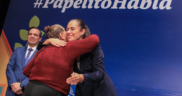 MÁS FAMILIAS LEONESAS YA CUENTAN CON CERTEZA JURÍDICA EN SU PATRIMONIO. RECIBEN TÍTULOS DE PROPIEDAD.