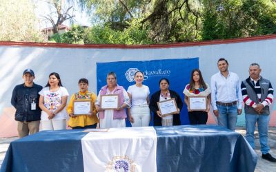 Otorga Samantha Smith reconocimientos a mujeres líderes y empresarias de comunidades de la capital