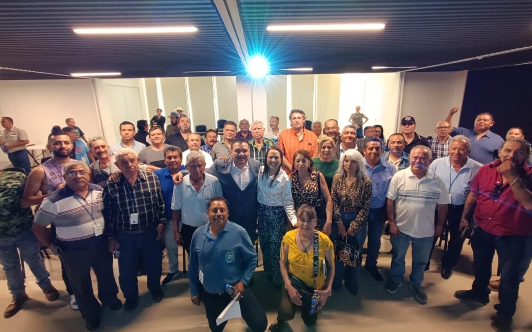 Se reúne Tú Puedes Guanajuato con concesionarios de taxis en el estado.