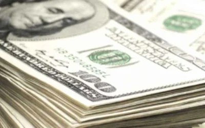 Dólar cae e inversores esperan reuniones de bancos centrales en medio de guerra en Oriente Medio