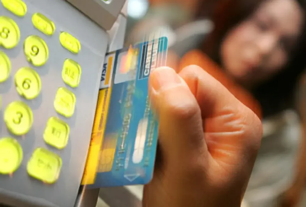 ¿En busca de una tarjeta de crédito? Éste es el CAT que cobran Nu, Klar, Stori, Didi y Finsus