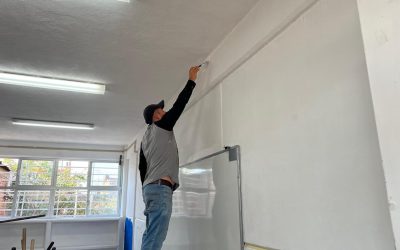 Autoridades y familias de Romita pintan salones en la Escuela José Vasconcelos