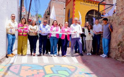 Entrega Samantha Smith obra de pavimentación en el callejón San Antonio